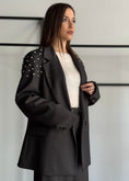 Carica l'immagine nel visualizzatore della galleria, Blazer ZAHJR con spalle tempestate di strass
