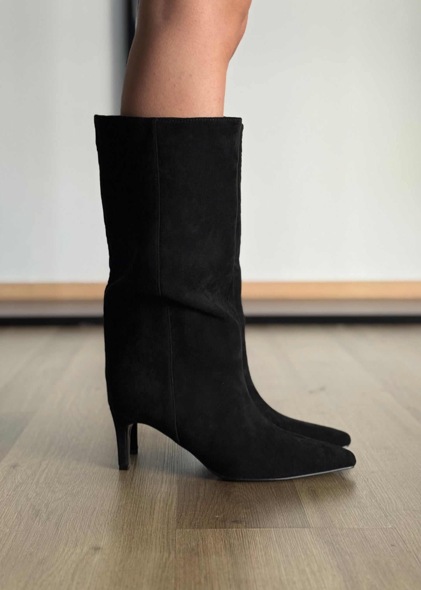 Stivale THEVICE nero in camoscio