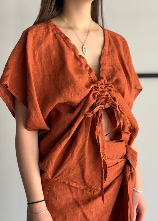 Blusa PHILIALOFT in lino terracotta con scollo regolabile