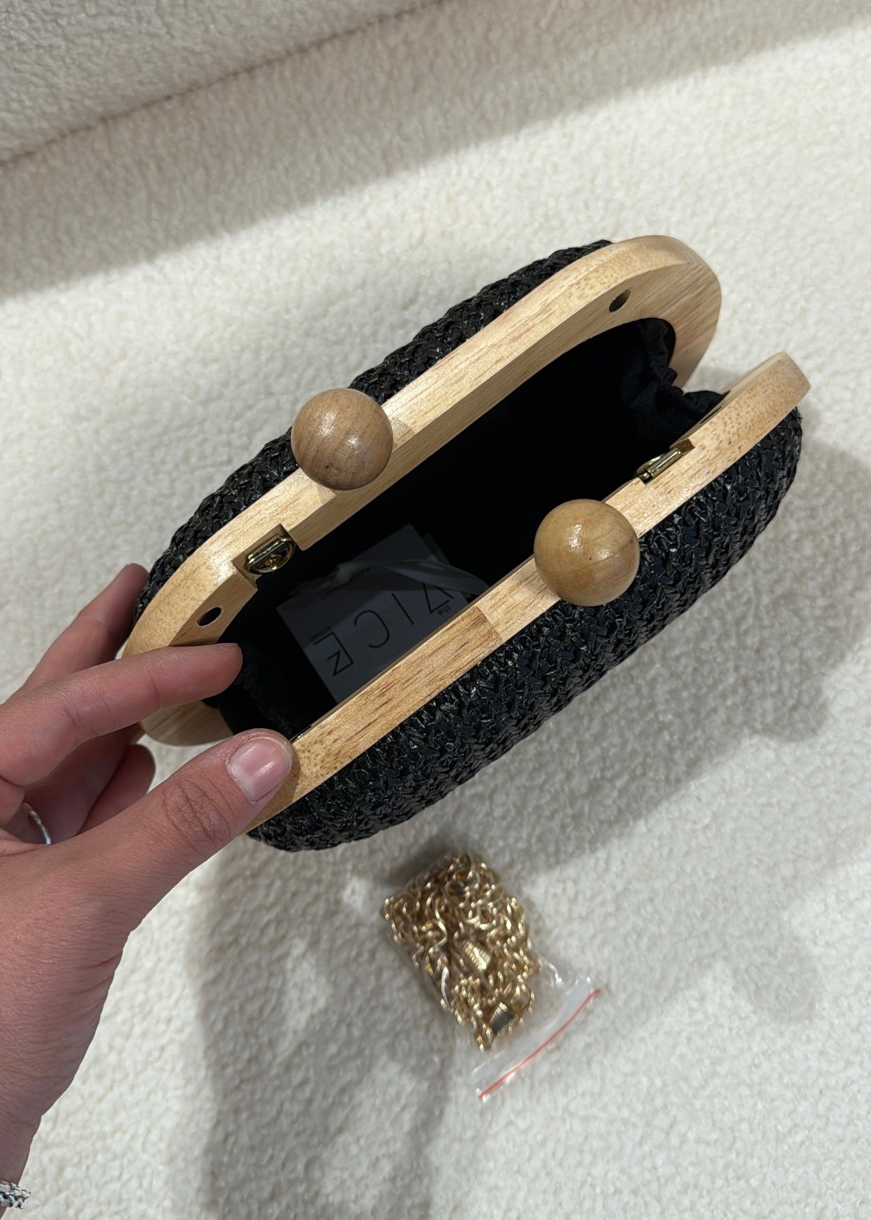 Clutch in raffia nera