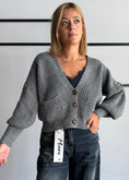 Carica l'immagine nel visualizzatore della galleria, Cardigan chunky grigio con tasche - ZAHJR
