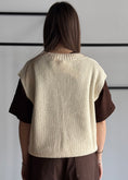 Carica l'immagine nel visualizzatore della galleria, Gilet ZAHJR in maglia latte
