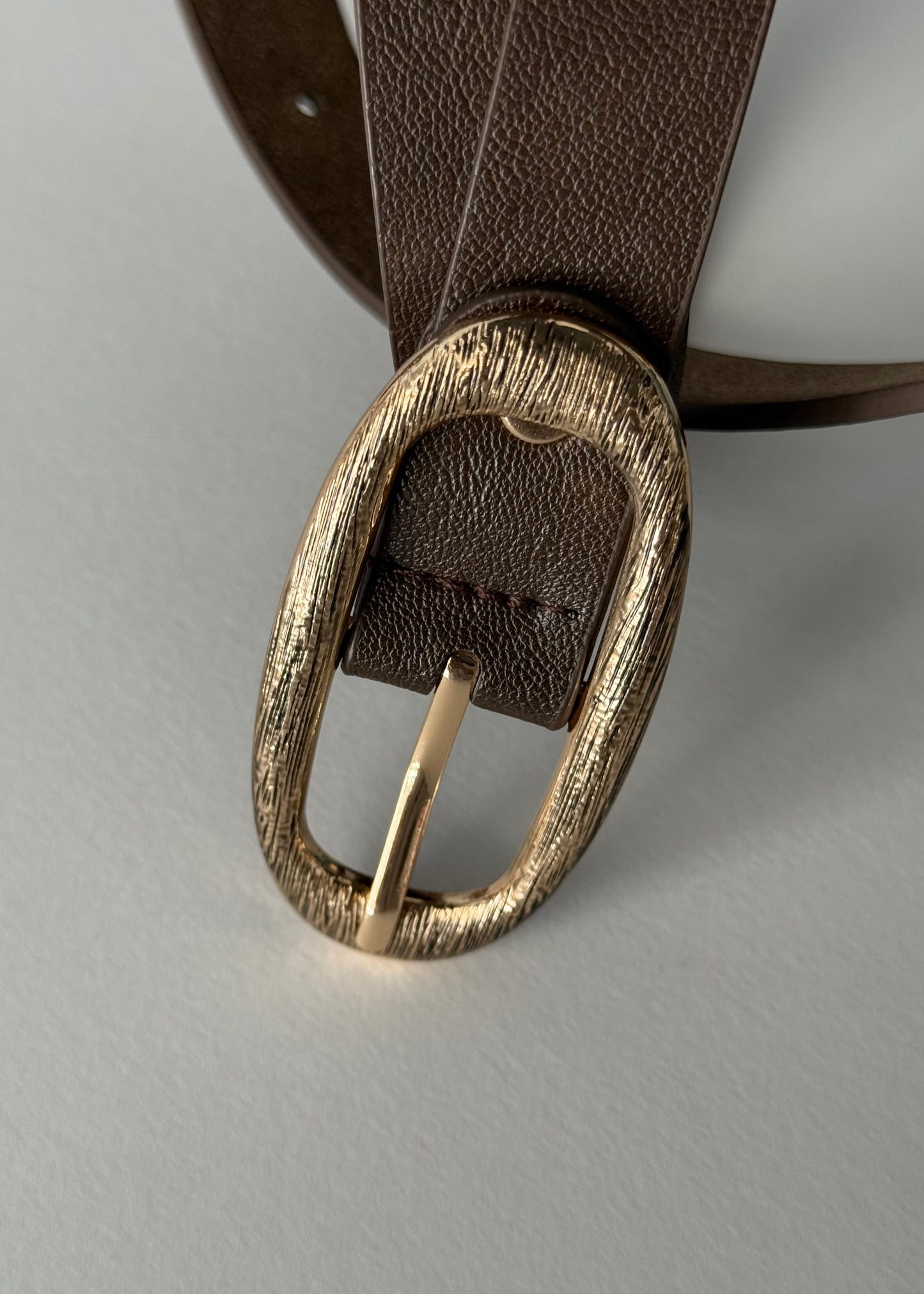Cintura Marrone con fibbia dorata ovale