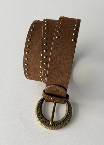Cintura in camoscio marrone con borchie e fibbia vintage