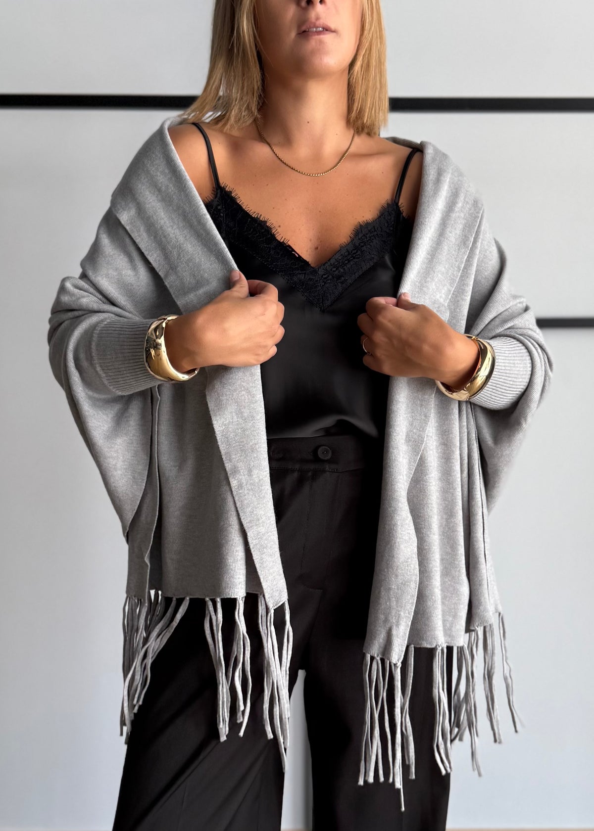 Mantella in maglia grigio con frange - ZAHJR