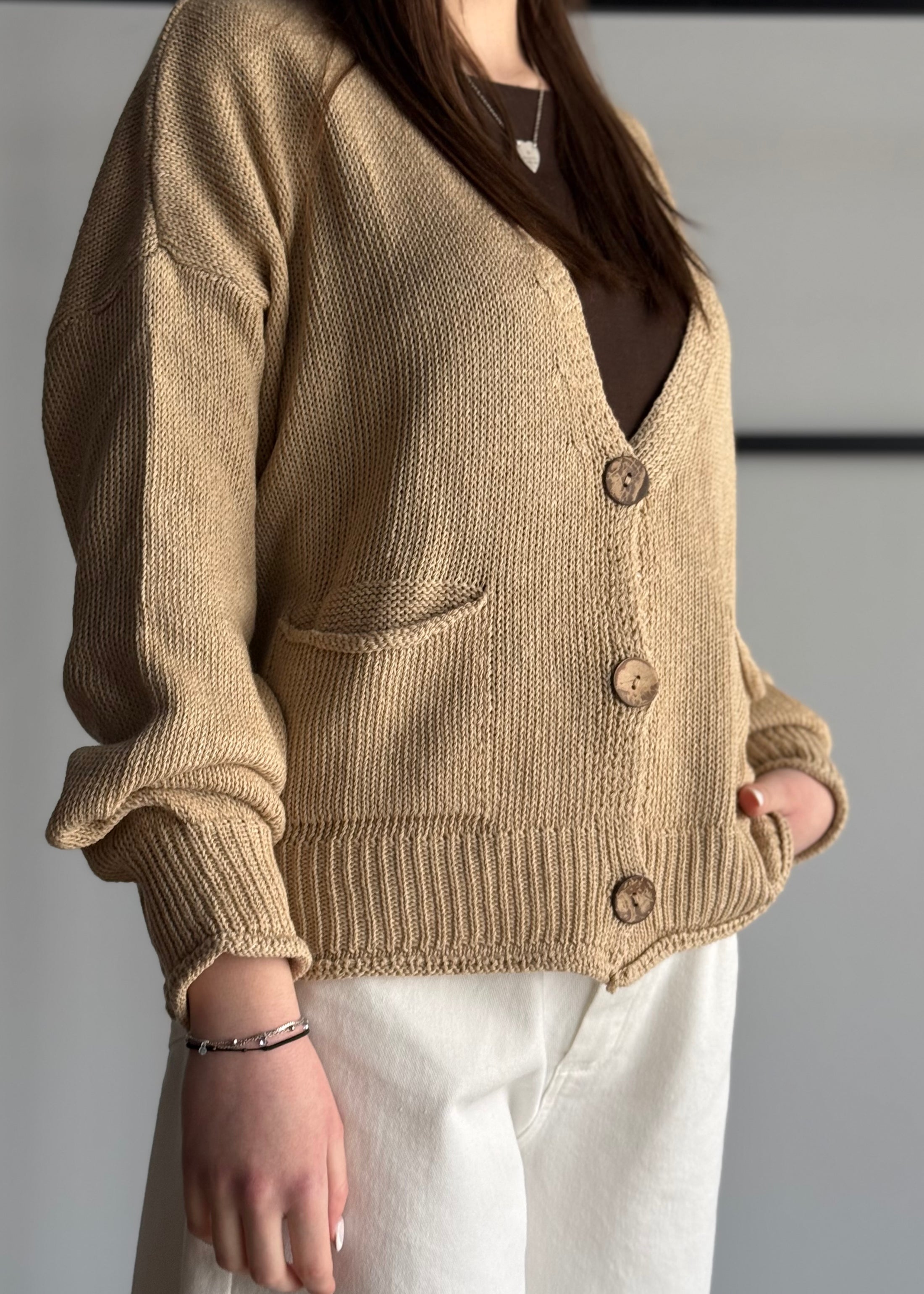 Cardigan ZAHJR cammello con bottoni in legno