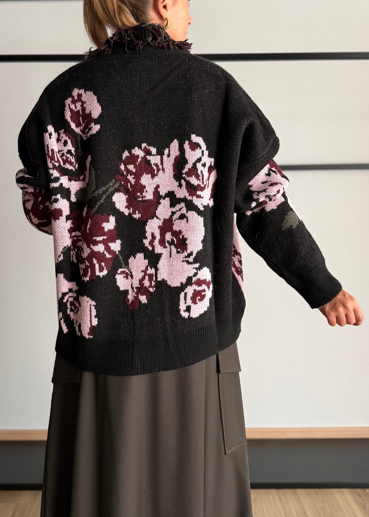Cardigan jacquard floreale con frange - KONTATTO