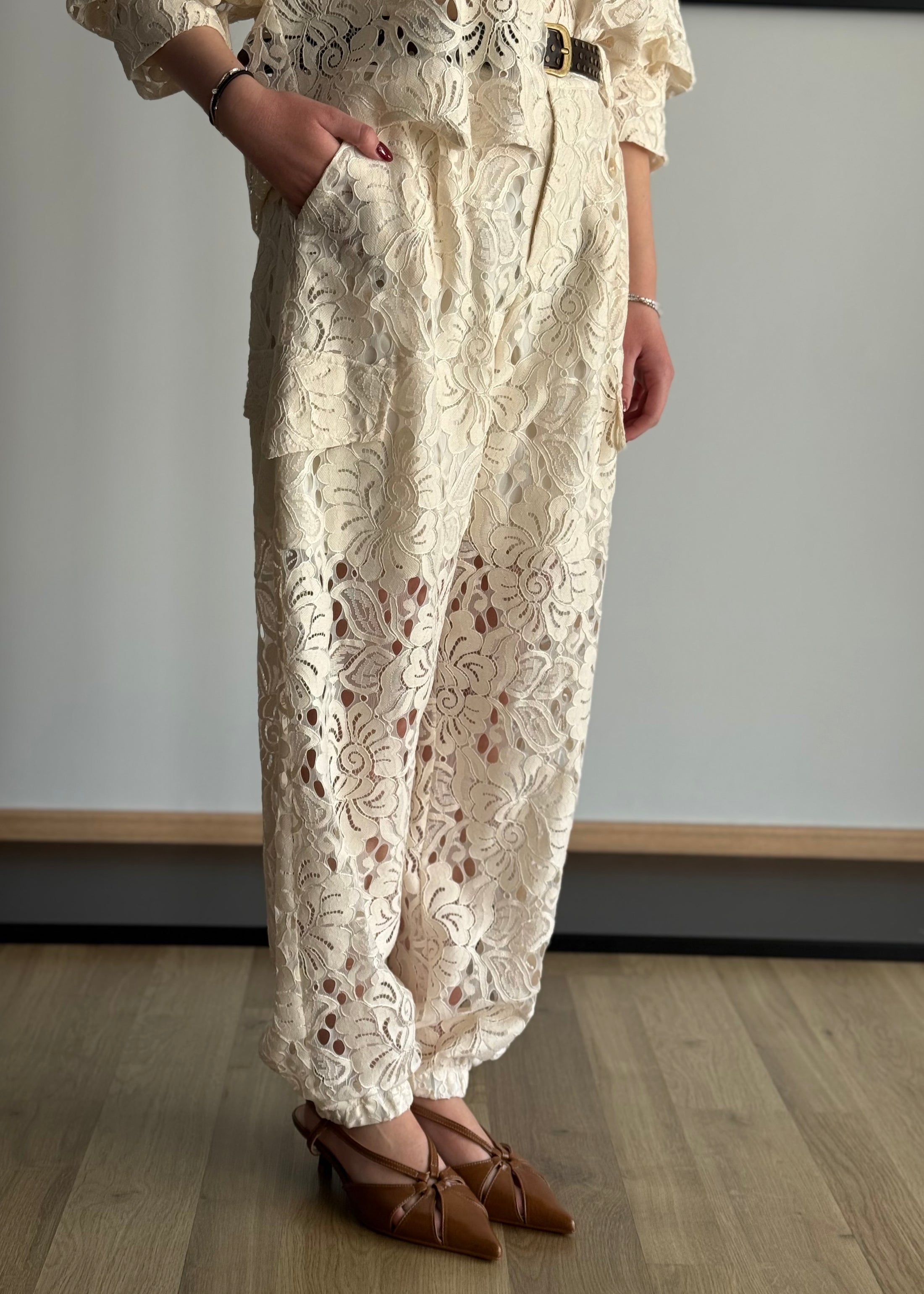 Pantalone ZAHJR in pizzo sangallo