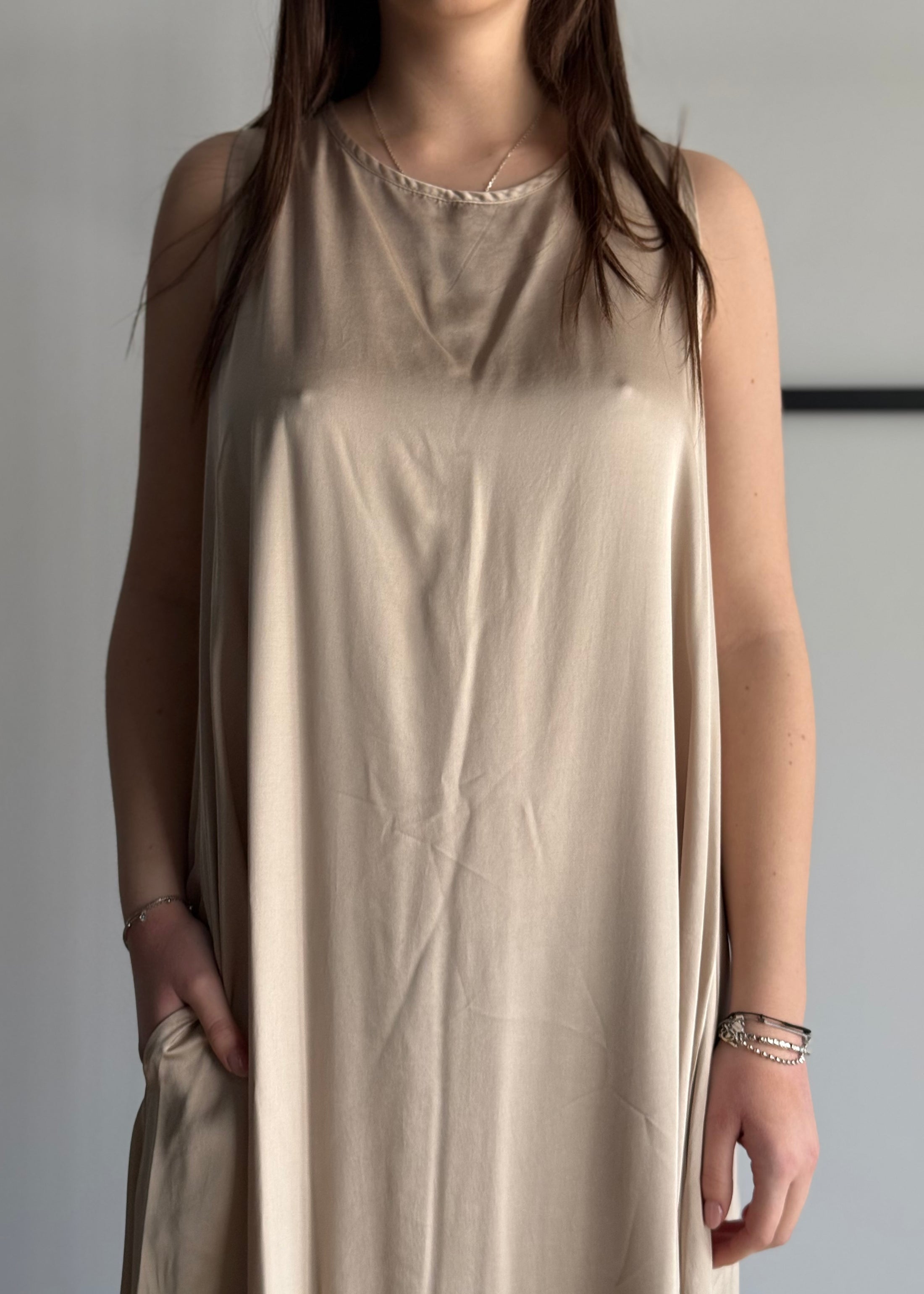 Abito lungo ZAHJR in satin avena