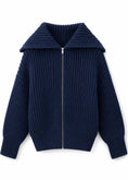Carica l'immagine nel visualizzatore della galleria, Cardigan blu con maxi collo e zip - KONTATTO
