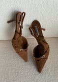 Carica l'immagine nel visualizzatore della galleria, Slingback THEVICE in suede cammello
