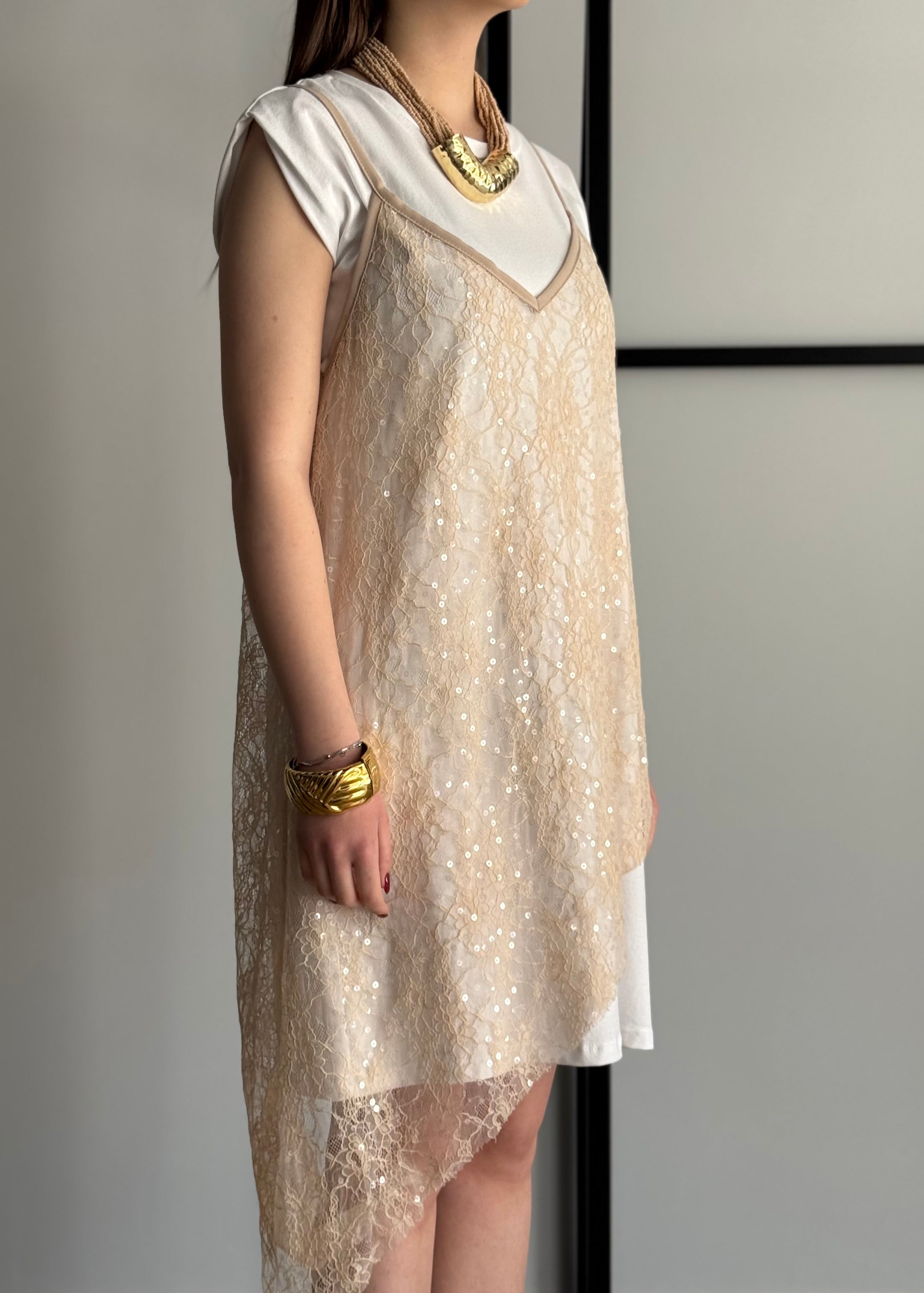 Abito KIKISIX con top in pizzo e t-shirt