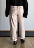 Carica l'immagine nel visualizzatore della galleria, Pantalone carrot con cintura - PHILIALOFT
