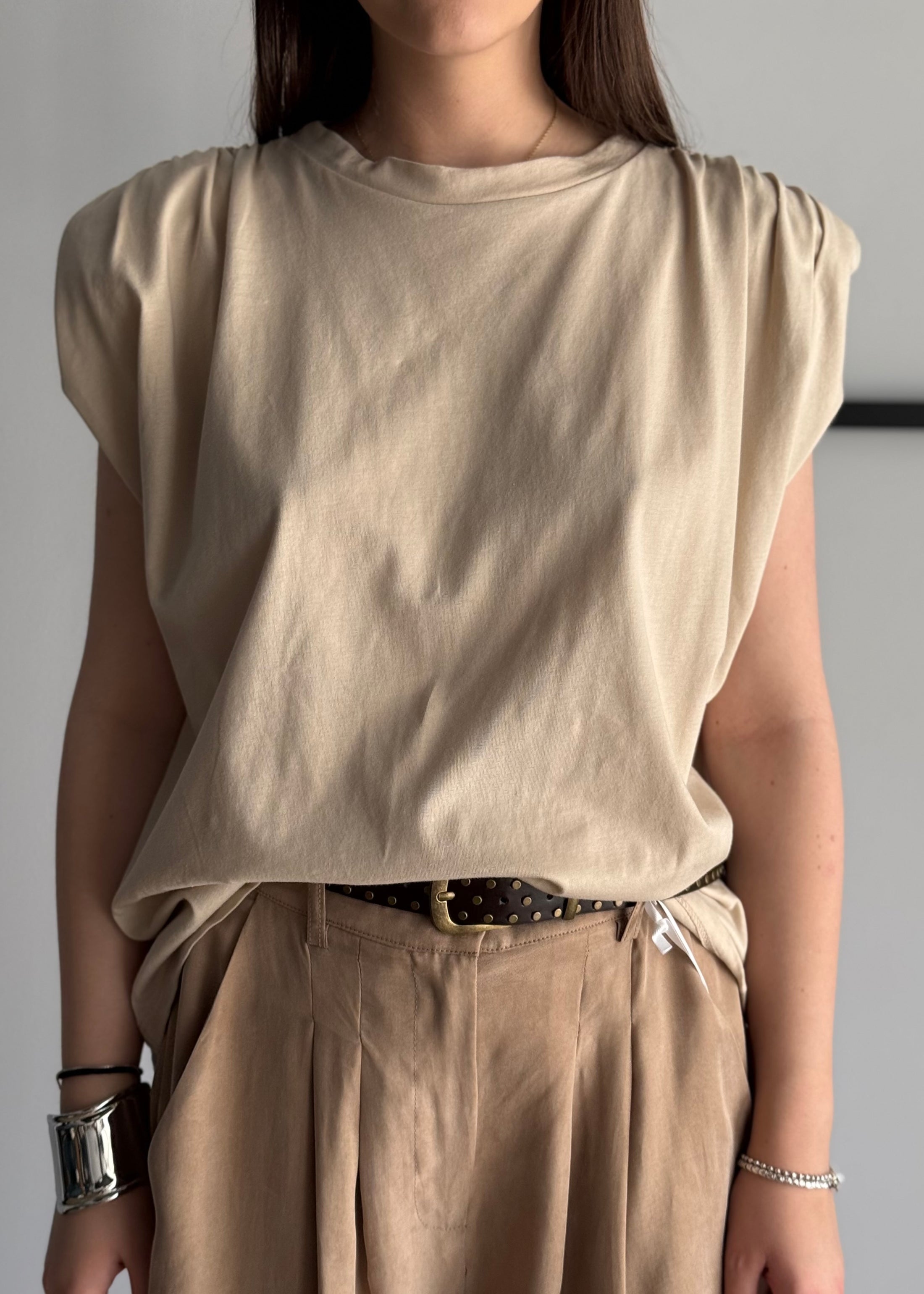 T-shirt PHILIALOFT sabbia con spalline strutturate