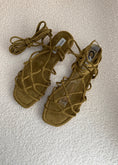 Carica l'immagine nel visualizzatore della galleria, Sandali alla schiava in suede verde oliva
