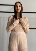 Carica l'immagine nel visualizzatore della galleria, Pantalone ZAHJR in pizzo latte
