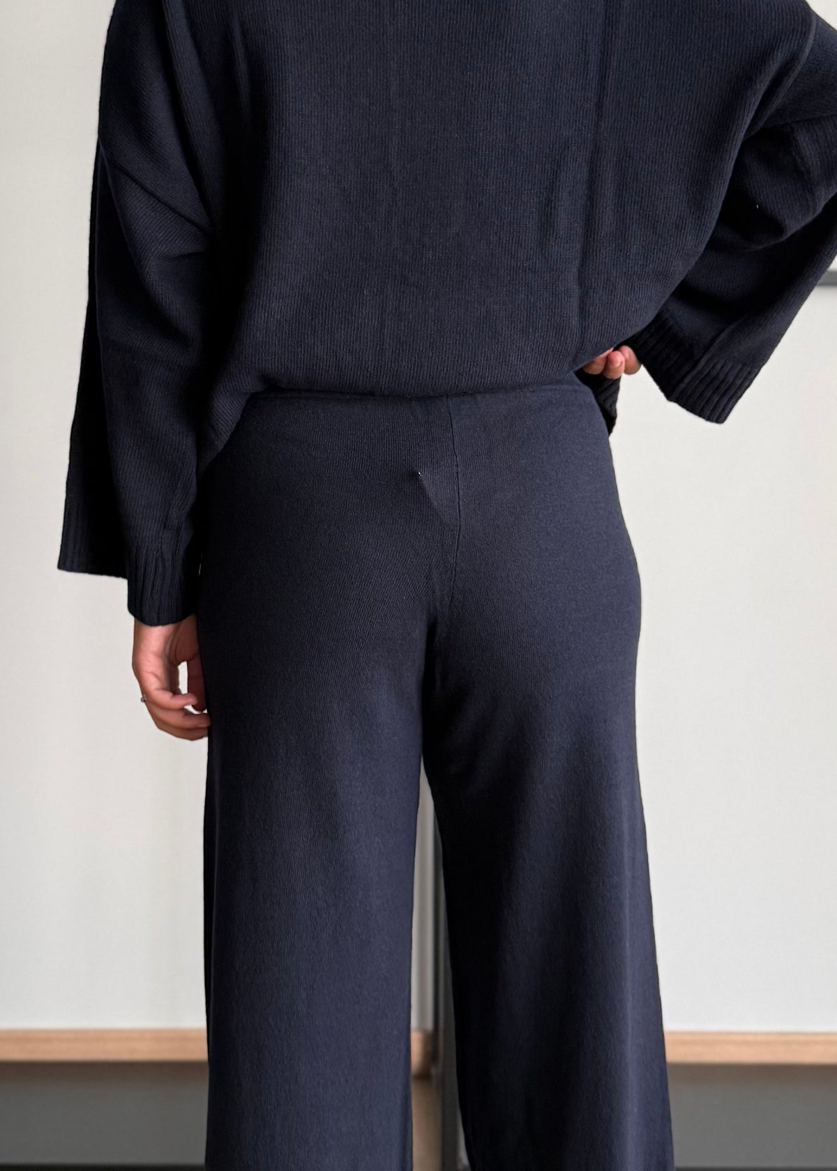Pantalone blu in maglia - KONTATTO