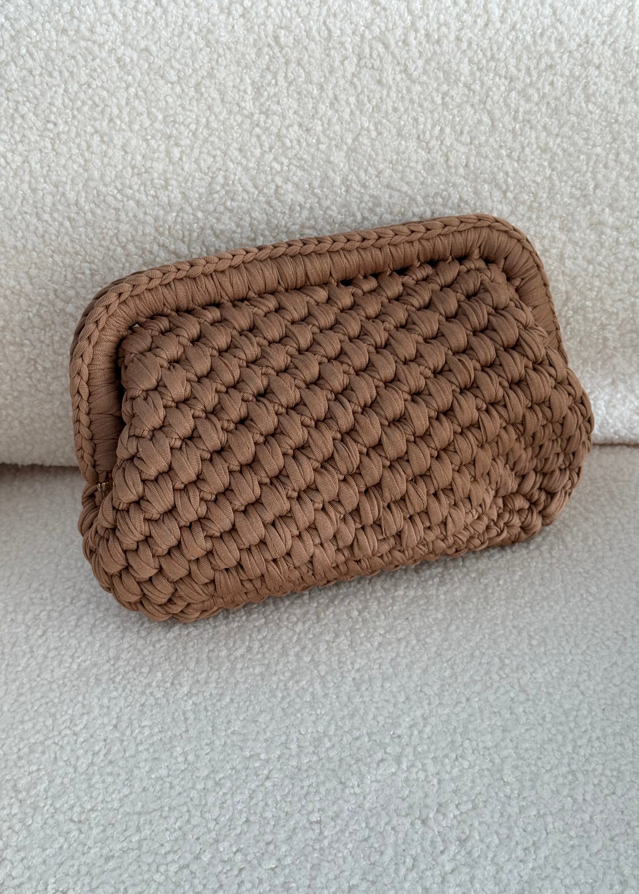 Clutch intrecciata cammello