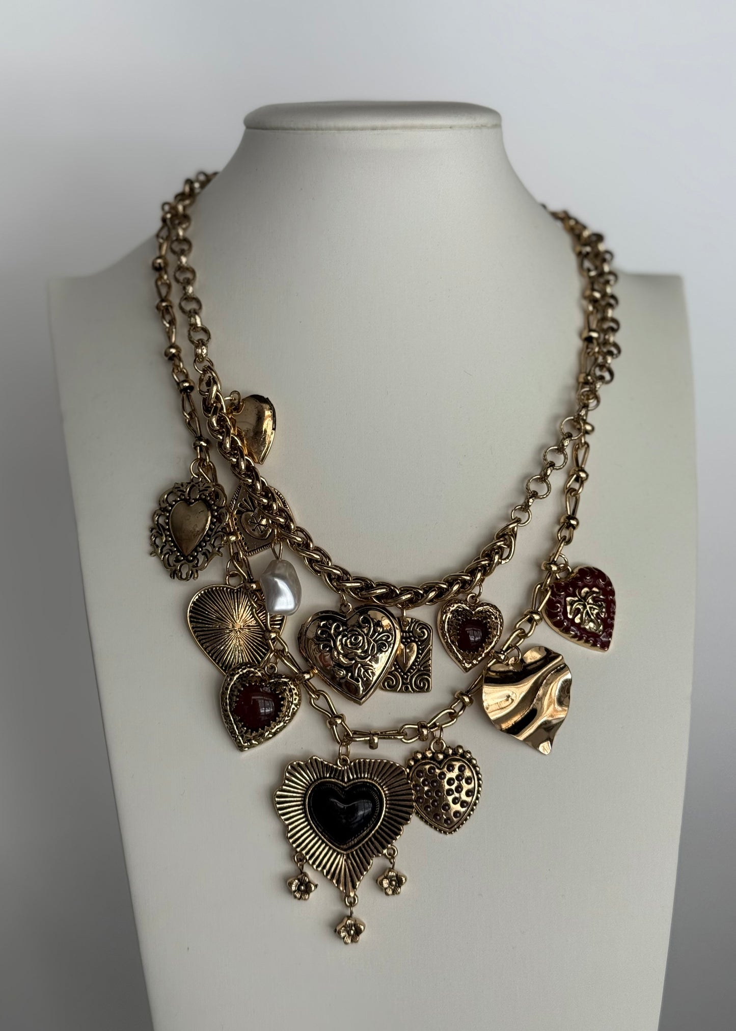 Collana statement con ciondoli cuore