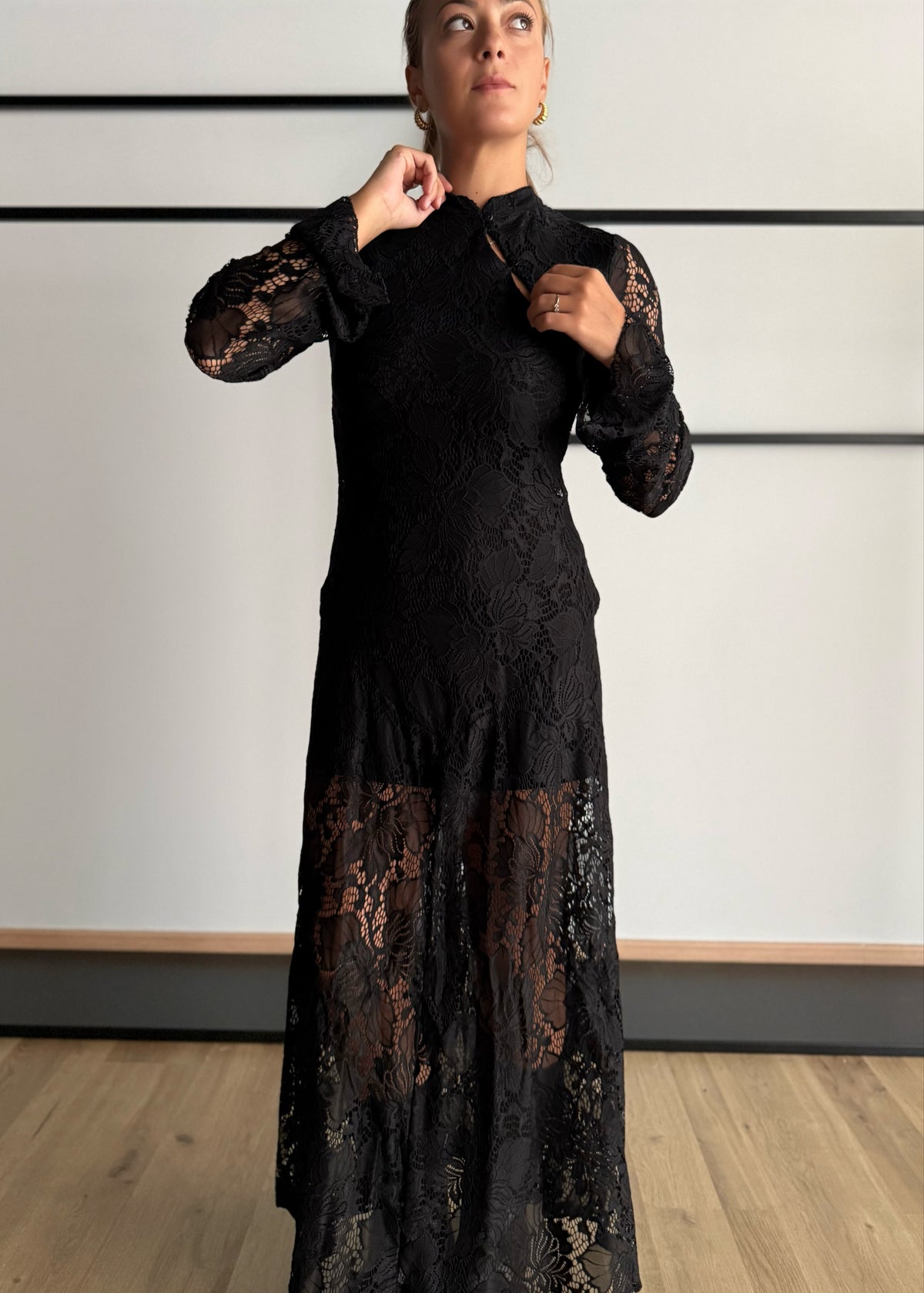 Vestito lungo in pizzo nero - KONTATTO