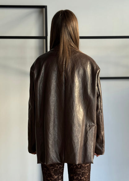 Blazer oversize in ecopelle marrone con chiusura a bottoni -PHILIALOFT