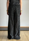 Carica l'immagine nel visualizzatore della galleria, Pantalone ZAHJR in sangallo nero
