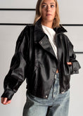 Carica l'immagine nel visualizzatore della galleria, Biker  nero oversize in ecopelle
