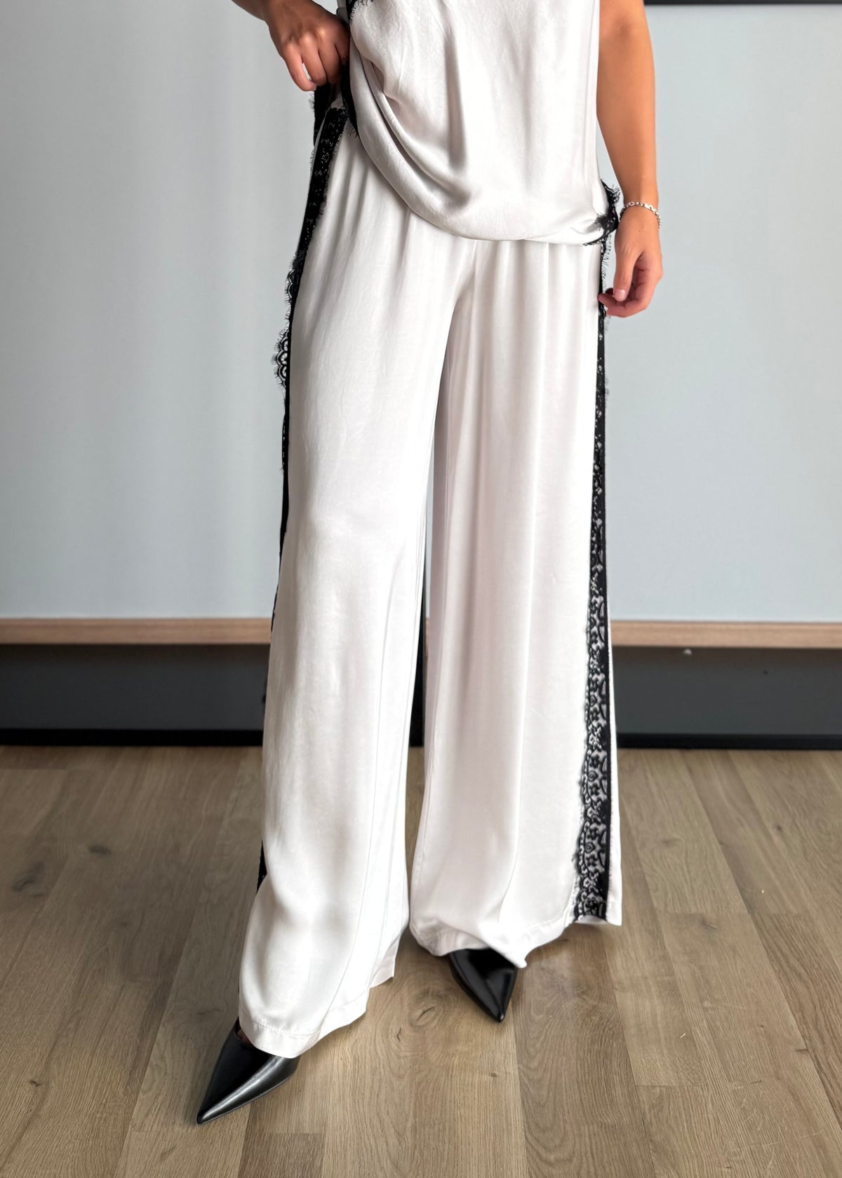 Pantalone a palazzo latte con pizzo a contrasto - ZAHJR