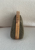 Carica l'immagine nel visualizzatore della galleria, Clutch in rafia salvia

