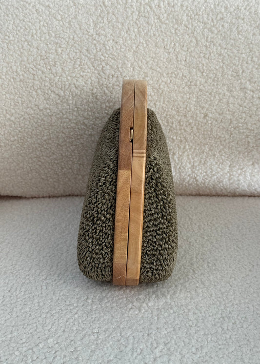 Clutch in rafia salvia