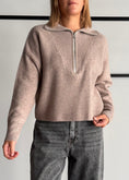 Carica l'immagine nel visualizzatore della galleria, Maglia beige a coste con zip - PHILIALOFT
