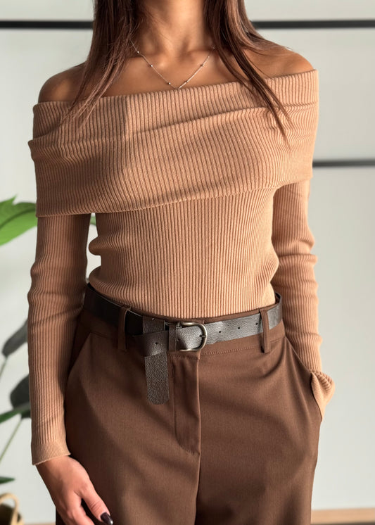 Maglia a coste con scollo Bardot -KONTATTO