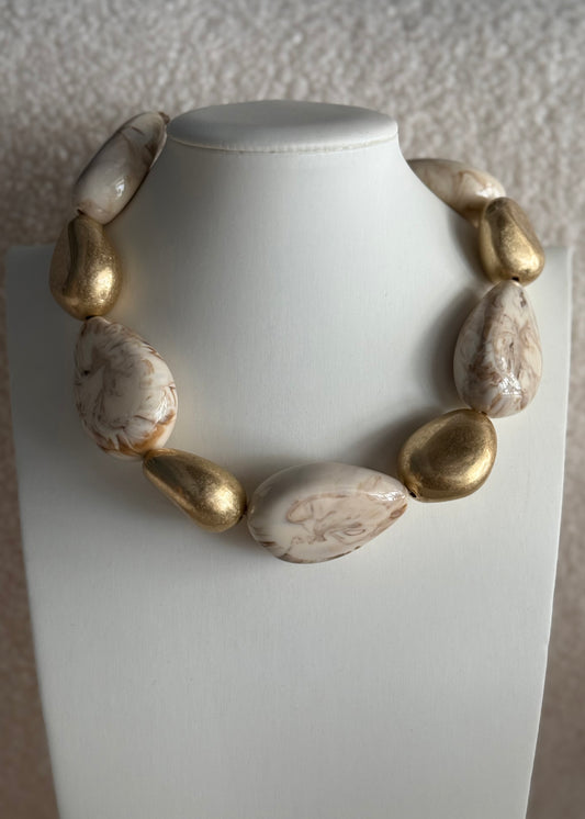 Collana girocollo con pietre effetto marmo