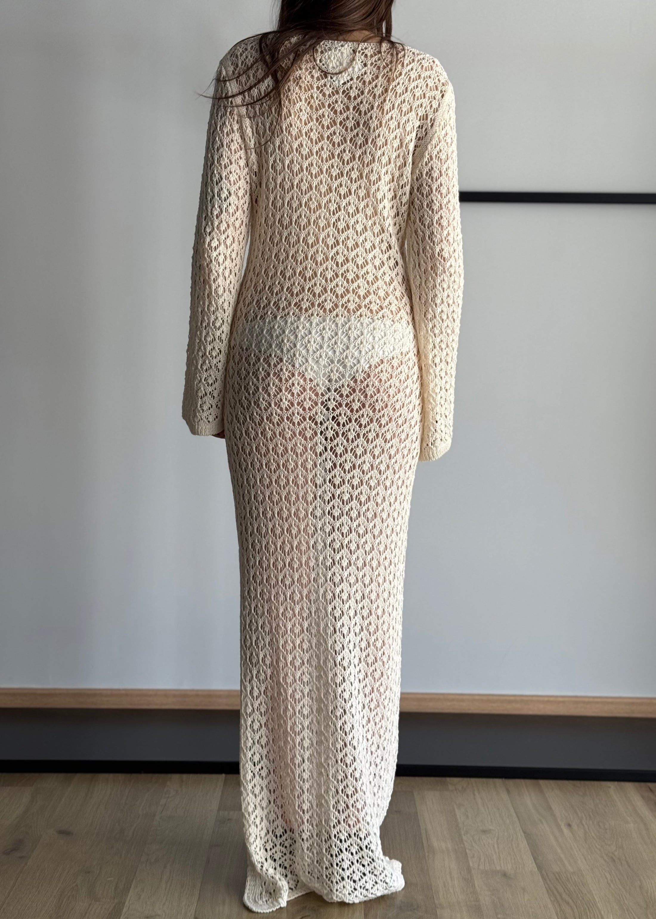Abito lungo crochet panna con scollo profondo