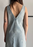 Carica l'immagine nel visualizzatore della galleria, Abito denim midi destroyed
