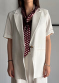 Carica l'immagine nel visualizzatore della galleria, Blazer monopetto ZAHJR bianco con foulard
