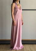 Carica l'immagine nel visualizzatore della galleria, Abito lungo KONTATTO rosa con scollo schiena
