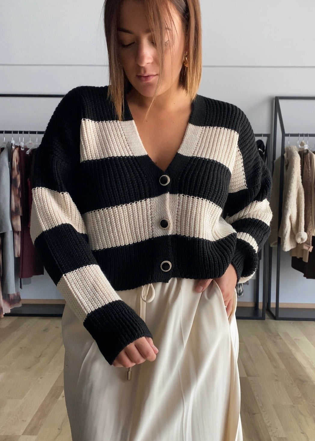 Cardigan con bottoni gioiello