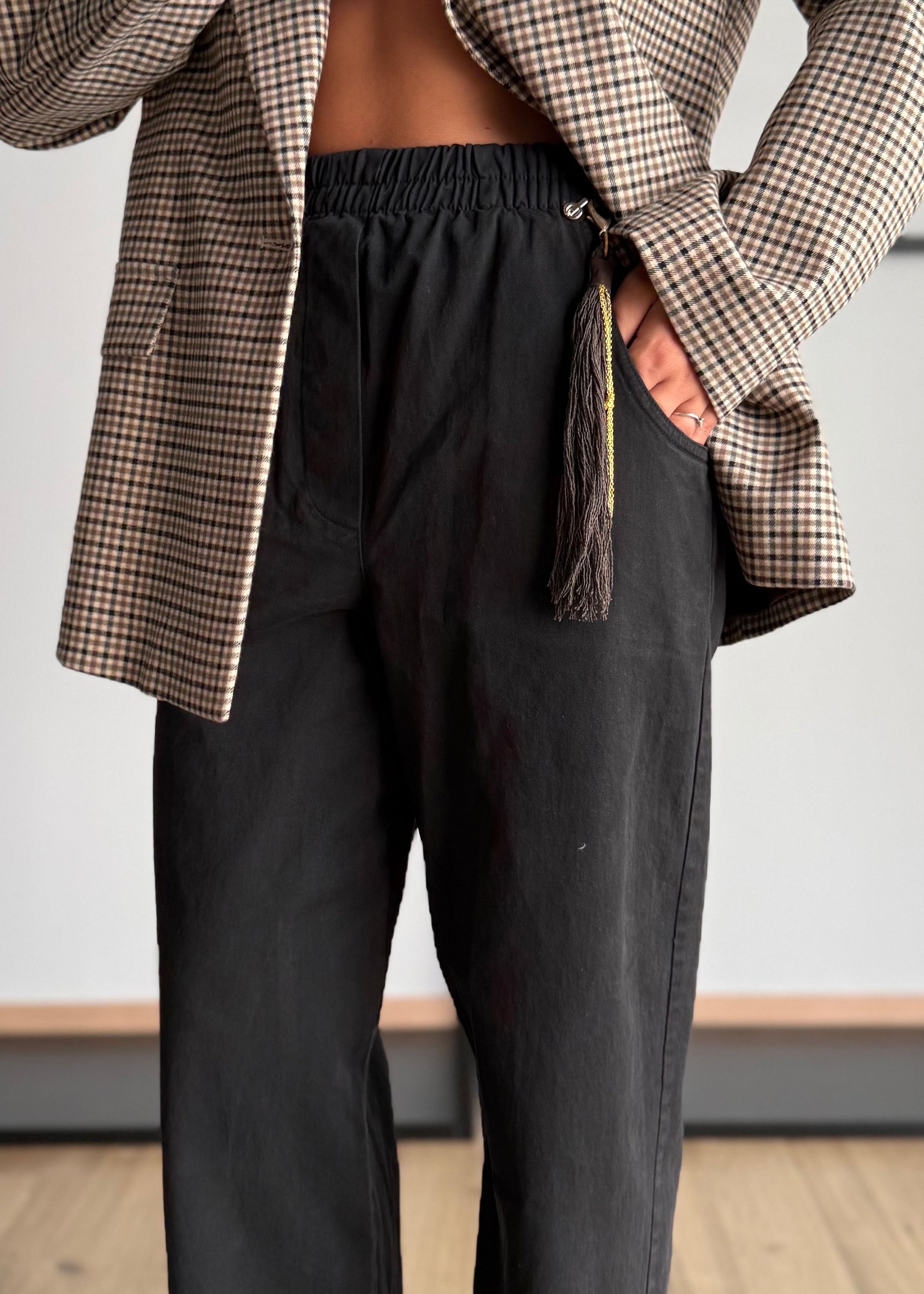 Pantalone nero relax con charm - PHILIALOFT
