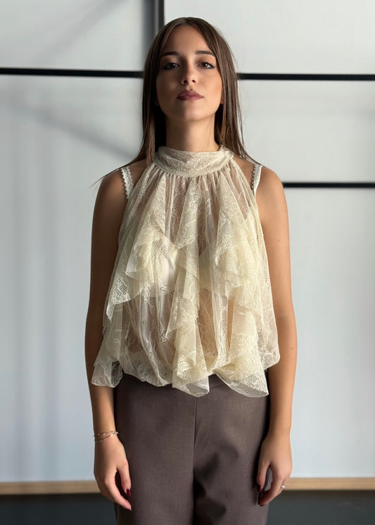 Top in pizzo burro con volant e fiocco sul retro