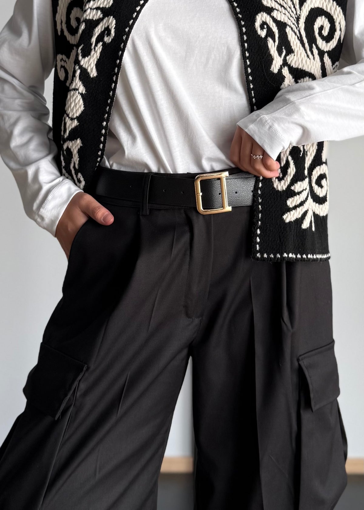 Pantalone cargo wide leg nero con cintura - ZAHJR