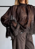 Carica l'immagine nel visualizzatore della galleria, Blusa satin & lace - PHILIALOFT
