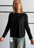Carica l'immagine nel visualizzatore della galleria, Maglia nera scollo a barca - ZAHJR
