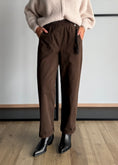 Carica l'immagine nel visualizzatore della galleria, Pantalone moro relax con charm - PHILIALOFT
