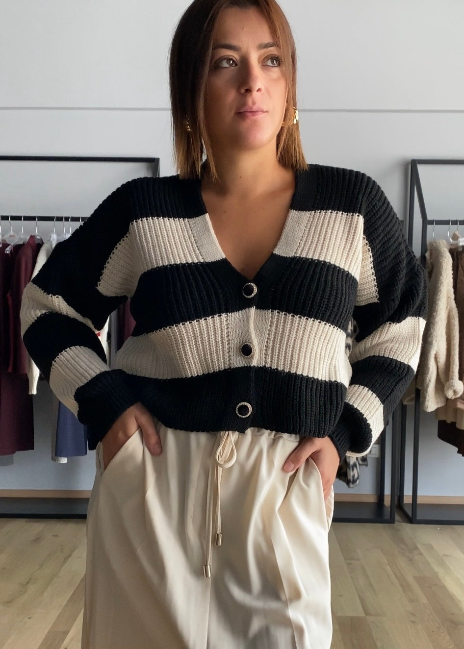 Cardigan con bottoni gioiello