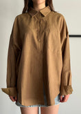Carica l'immagine nel visualizzatore della galleria, Camicia over camel basic

