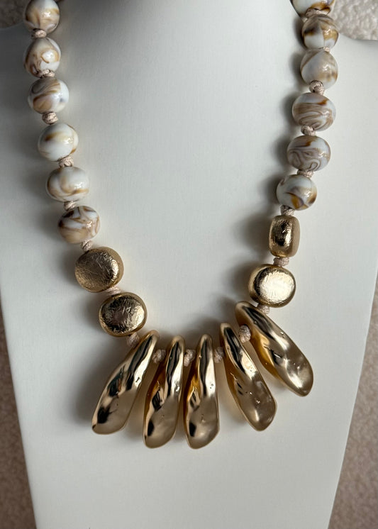Collana THEVICE con elementi dorati