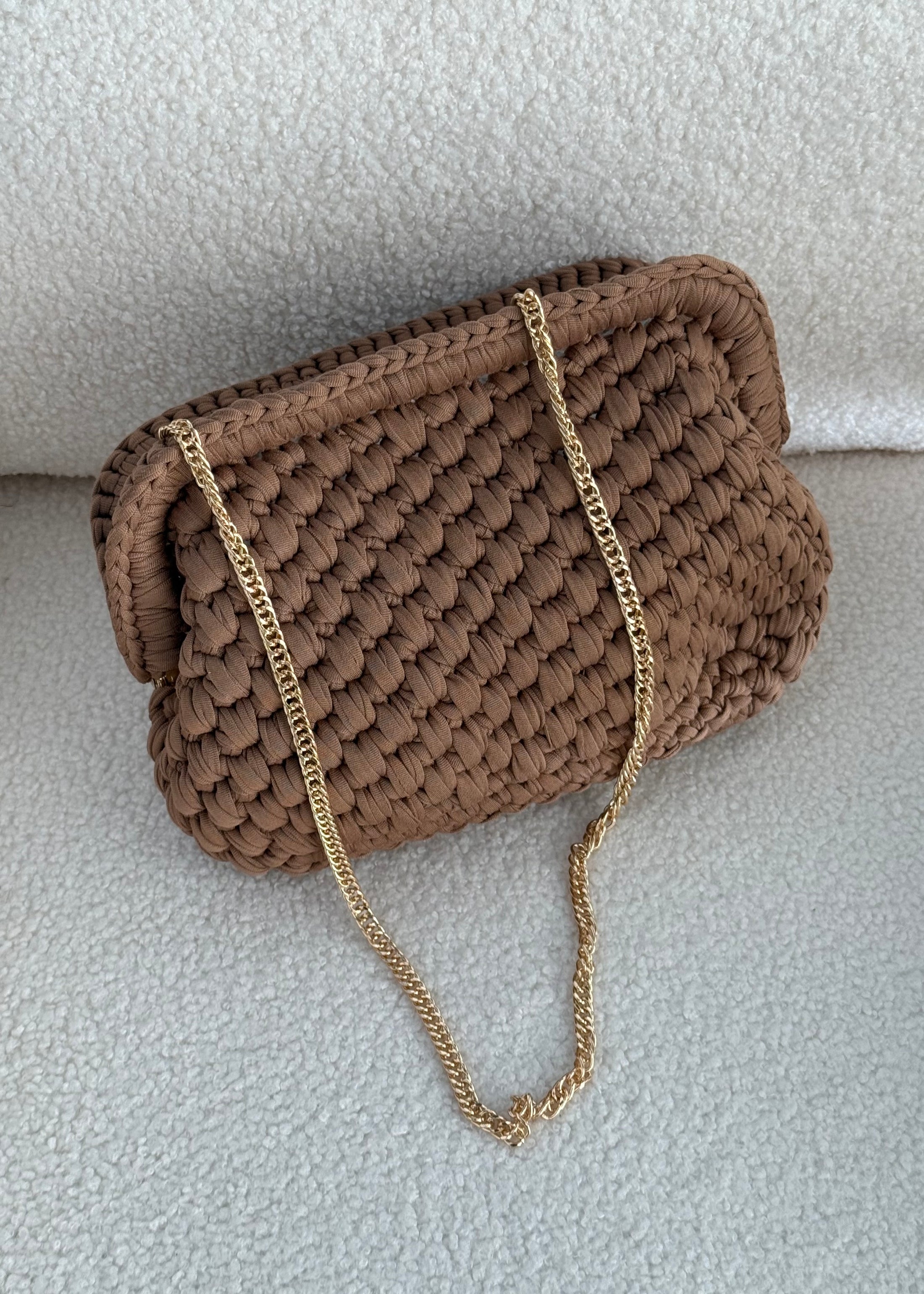Clutch intrecciata cammello