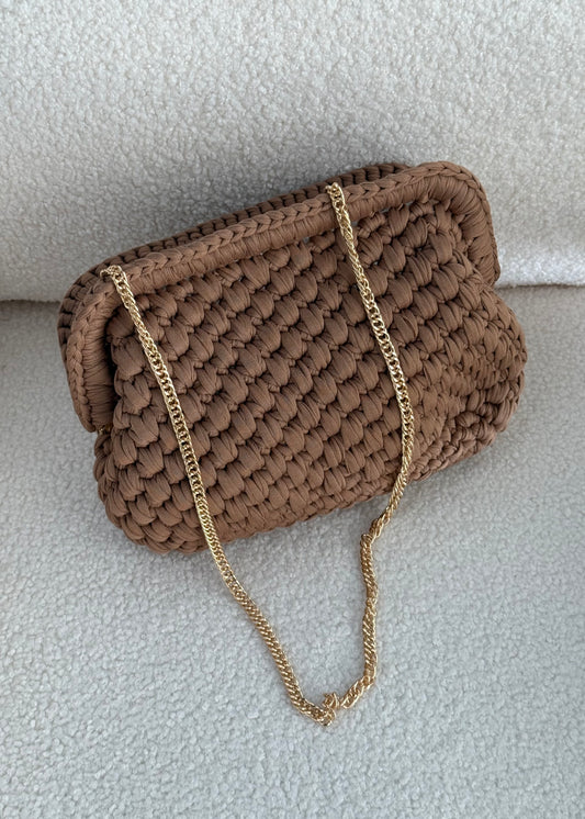 Clutch intrecciata cammello