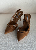 Carica l'immagine nel visualizzatore della galleria, Slingback THEVICE in suede cammello
